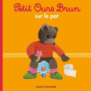 PETIT OURS BRUN SUR LE POT