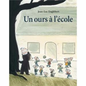 UN OURS À L'ÉCOLE